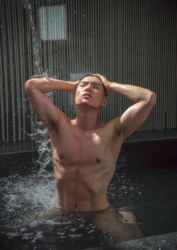 PHOTO-SET-BLUE-MAN-64---A-ZHEN-ONE-YEAR-LATER